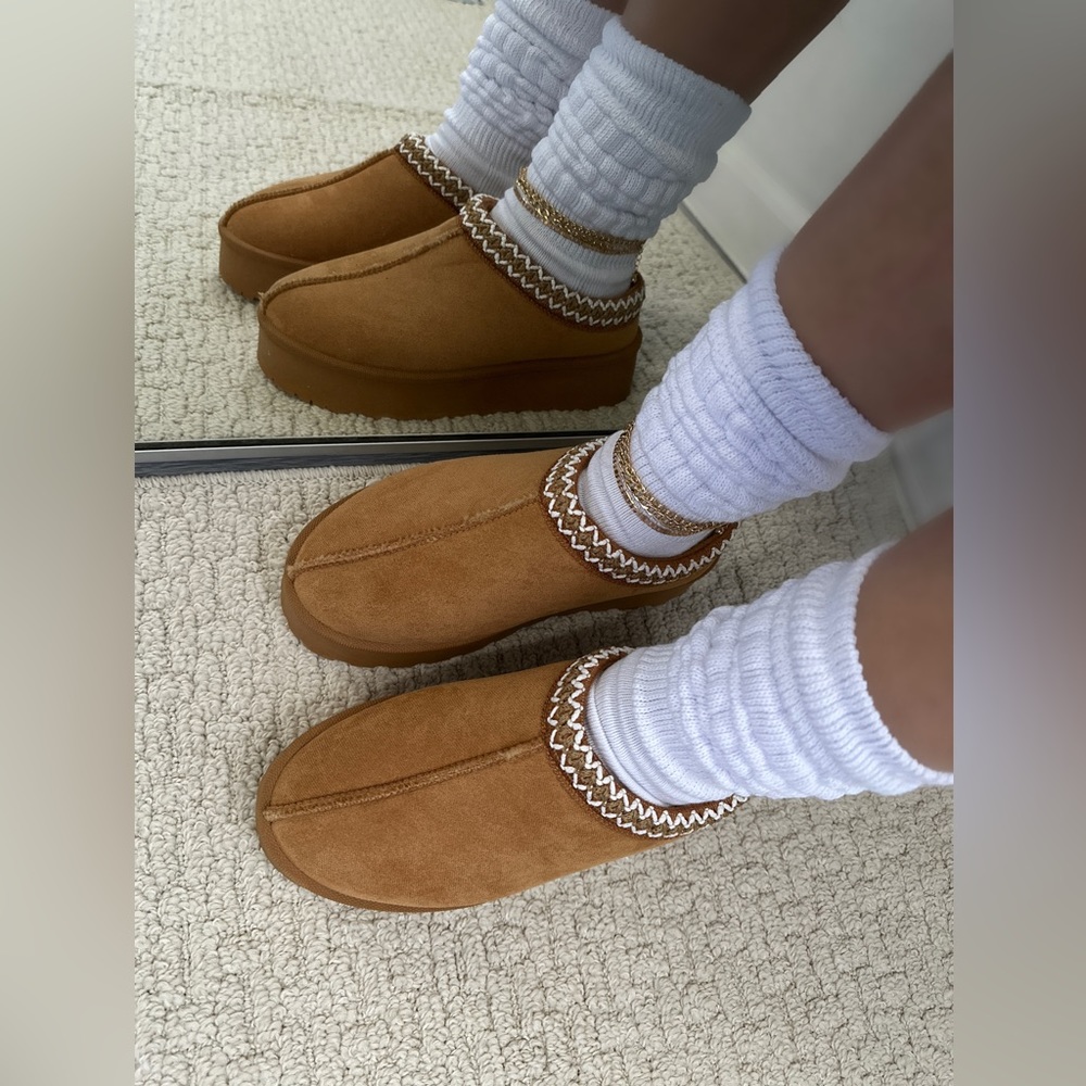 NEW !! RESTOCK !! TAN FUR LINED PLATFORM SLIPPER MULES - Picture 6 of 8
